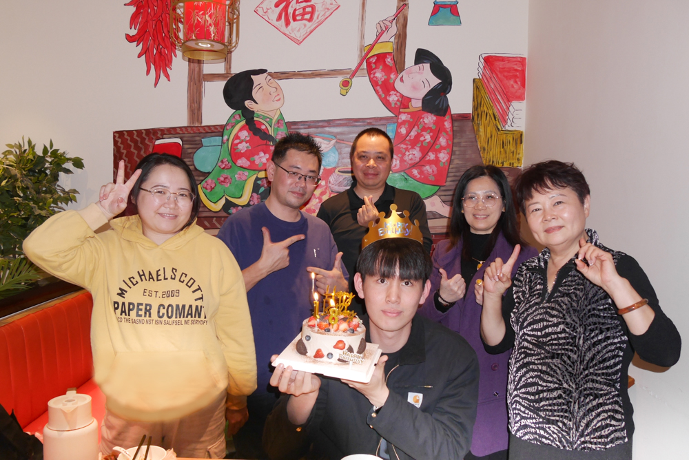 员工生日会，情暖每一度春夏